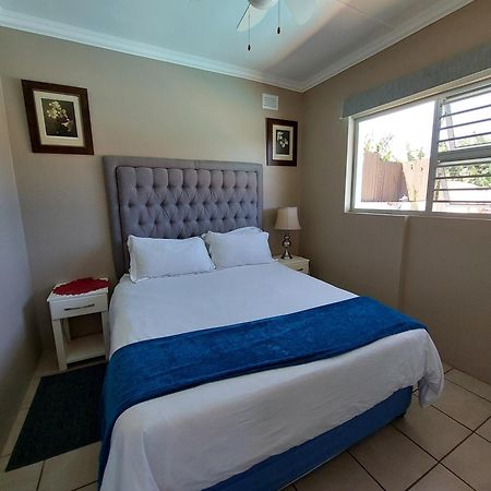 Poolside Guest House Port Shepstone Exterior foto