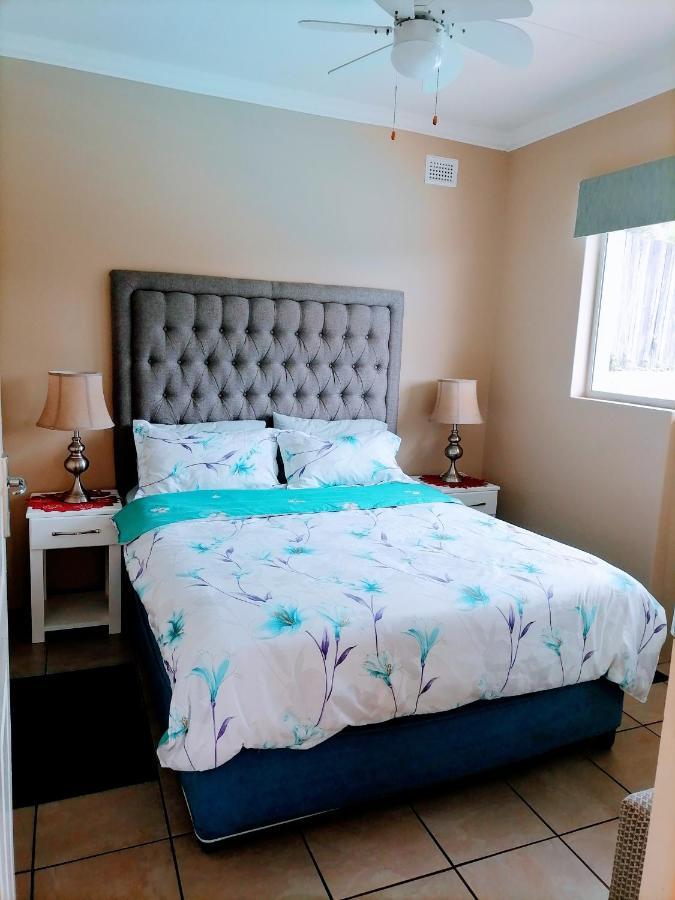Poolside Guest House Port Shepstone Exterior foto